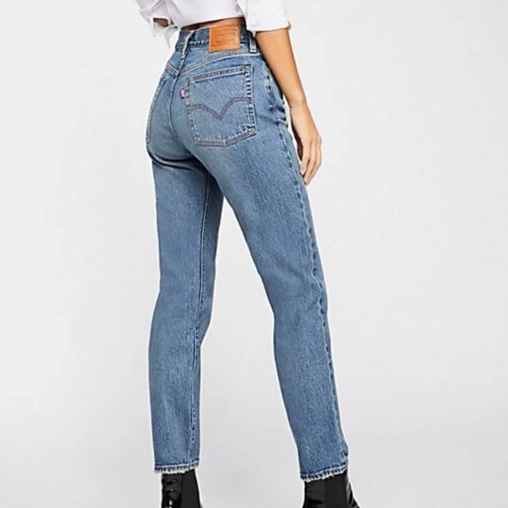 Levi’s 501 Wedgie Icon Straight Leg Button-Closure Cropped Jeans - Picture 1 of 7
